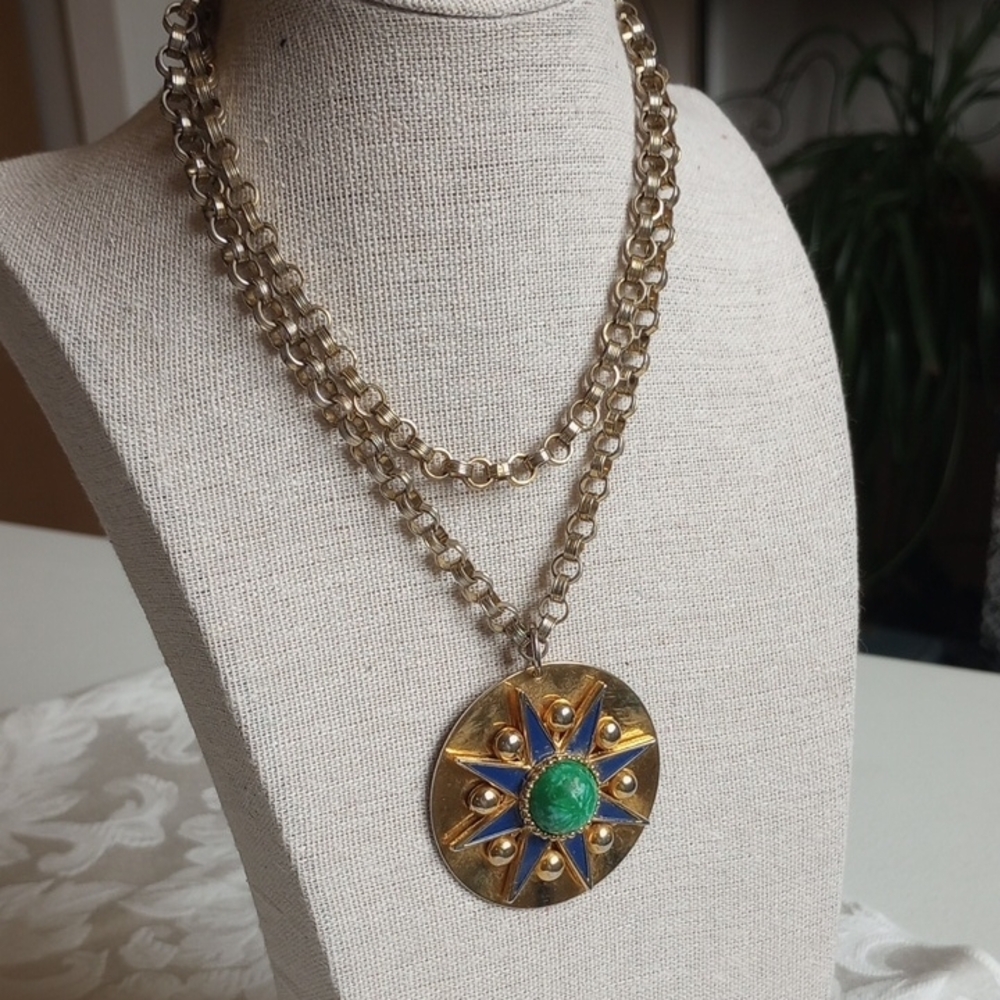 Vintage Starburst Design Pendant Textured Round Chain Necklace